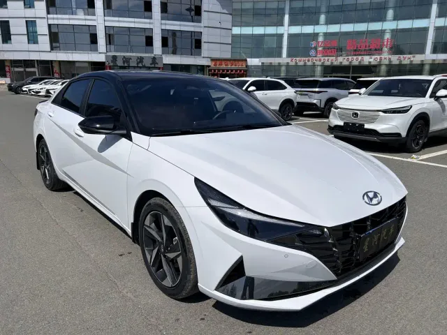 Hyundai Elantra — Фото автомобиля 3
