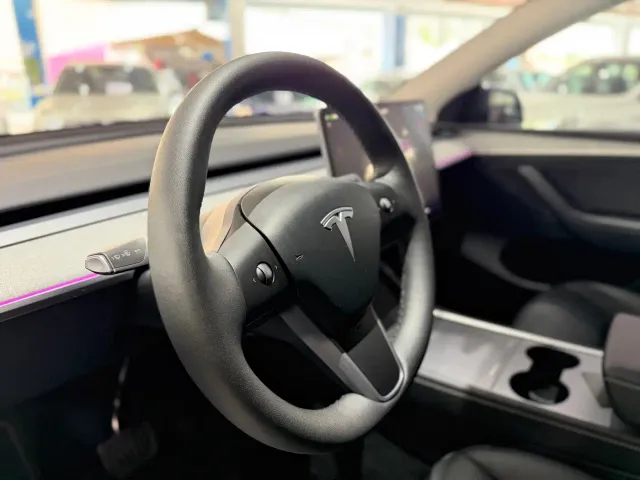 Tesla Model Y — Фото автомобиля 9