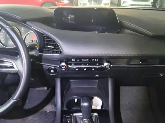 Mazda Axela — Фото автомобиля 12