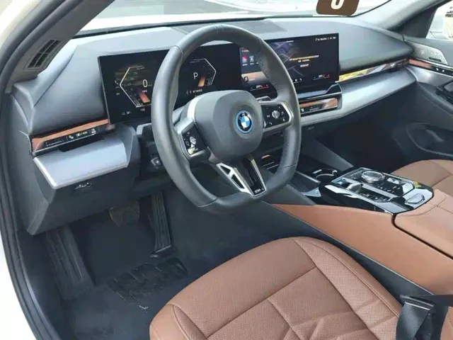 BMW i5 — Фото автомобиля 7