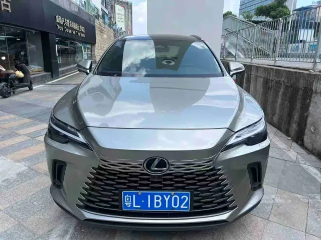 Фотография автомобиля — Lexus RX