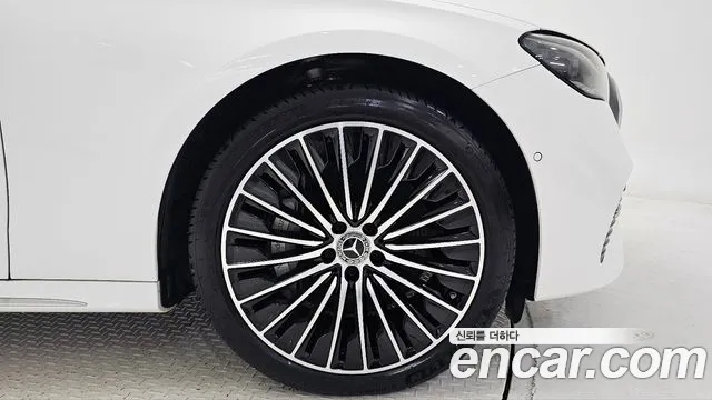 Mercedes-Benz E-Class — Фото автомобиля 5