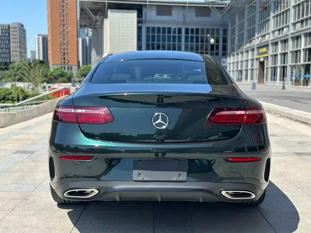 Mercedes-Benz E-Class — Фото автомобиля 5