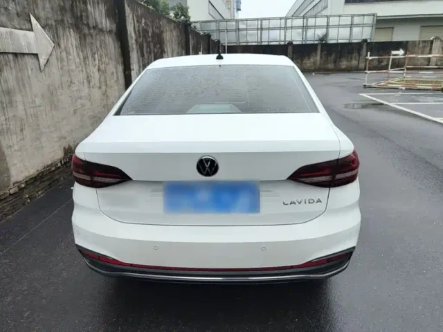 Volkswagen Lavida — Фото автомобиля 5