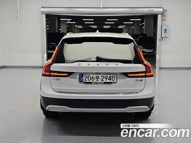 Volvo V90 — Фото автомобиля 3