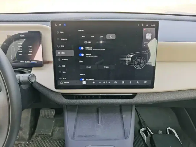 Volvo XC70 Plug-in Hybrid — Фото автомобиля 12