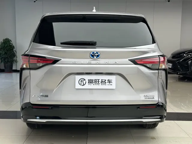Toyota Sienna — Фото автомобиля 23