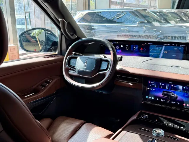 Lincoln Navigator — Фото автомобиля 13