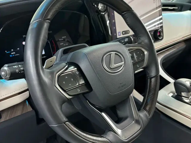 Lexus LM — Фото автомобиля 9