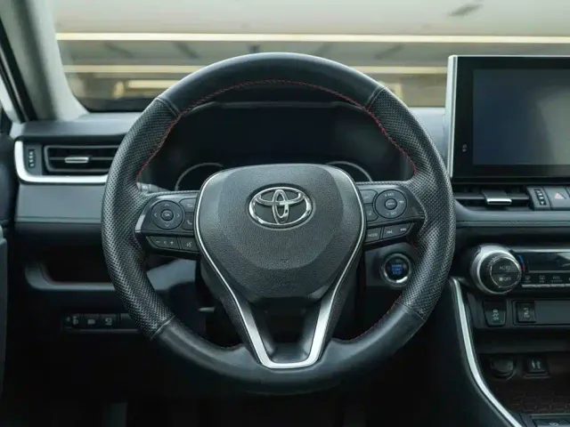 Toyota RAV4 — Фото автомобиля 15