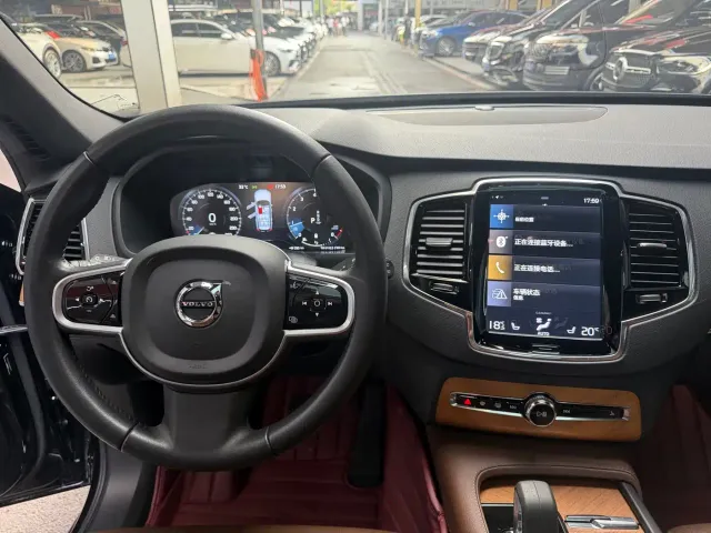 Volvo XC90 — Фото автомобиля 14