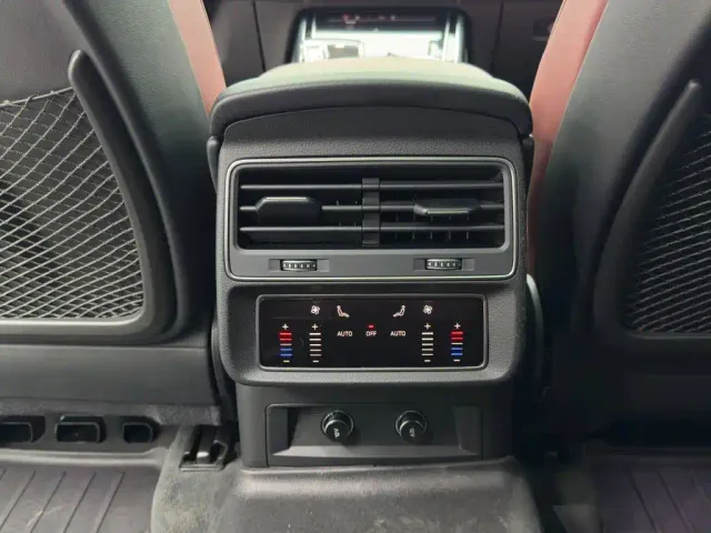 Audi SQ7 — Фото автомобиля 13