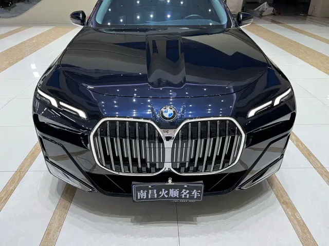 BMW 7 Series — Фото автомобиля 3