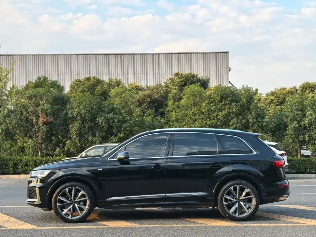 Audi Q7 — Фото автомобиля 7