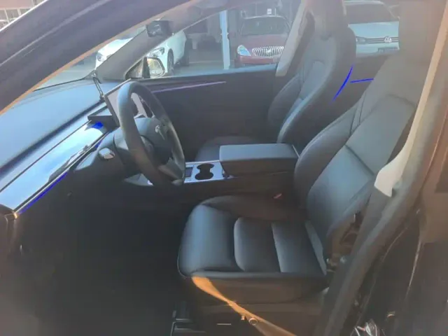 Tesla Model Y — Фото автомобиля 14