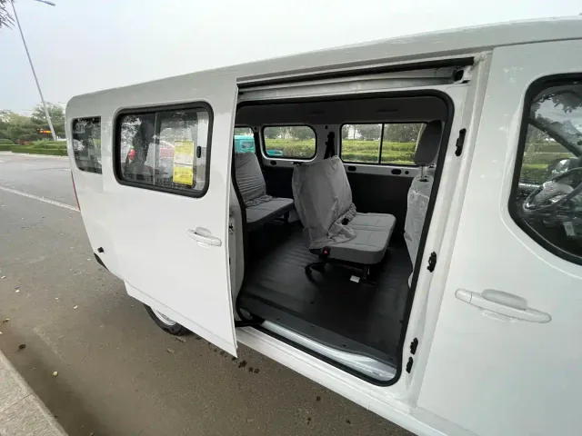 Wuling Yangguang — Фото автомобиля 12