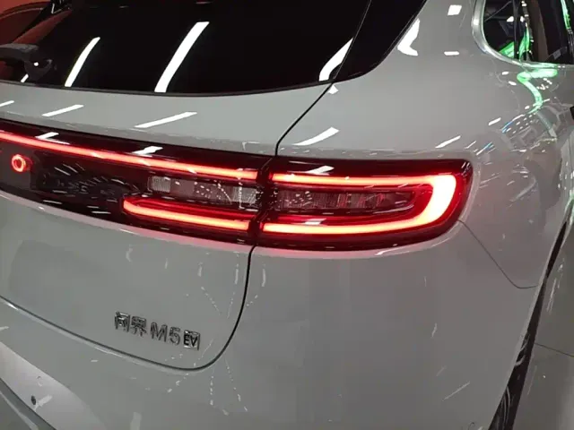 Aito M5 — Фото автомобиля 7