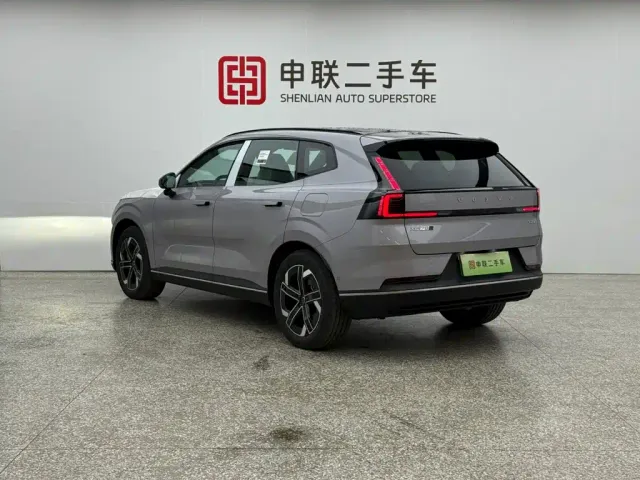Volvo XC70 Plug-in Hybrid — Фото автомобиля 3