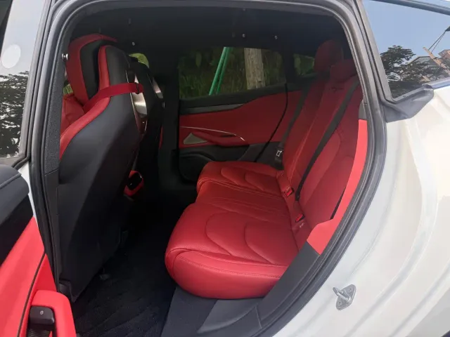 Xiaomi SU7 — Фото автомобиля 12