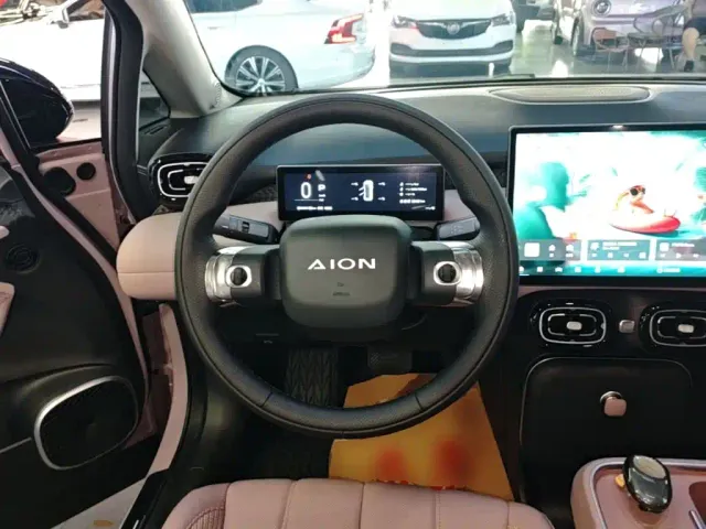 GAC Aion UT — Фото автомобиля 10