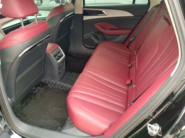 Hongqi H5 — Фото автомобиля 5