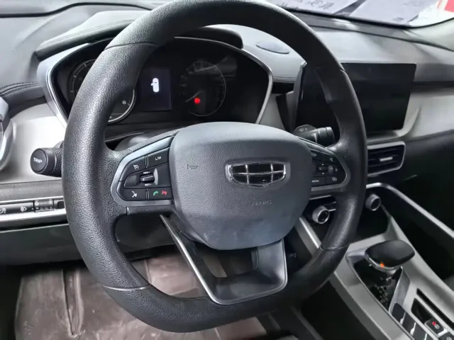 Geely Binyue — Фото автомобиля 10