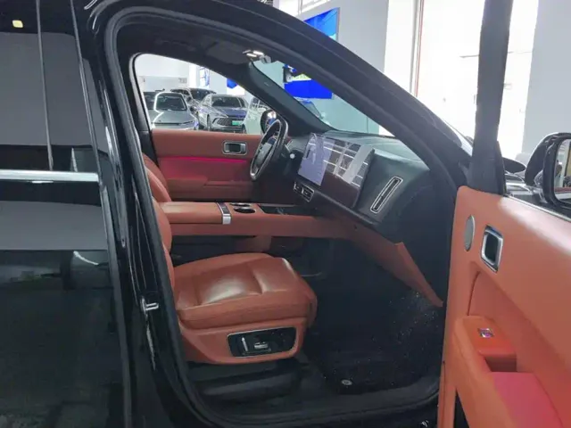Li Auto L8 — Фото автомобиля 8