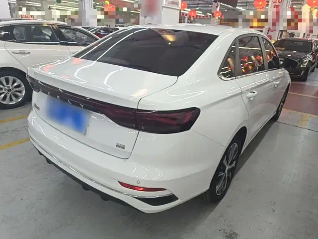 Geely Emgrand — Фото автомобиля 6