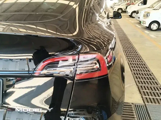 Tesla Model Y — Фото автомобиля 7