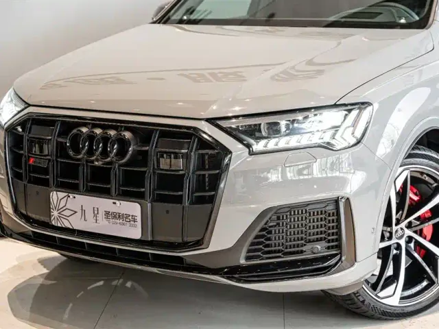 Audi SQ7 — Фото автомобиля 21