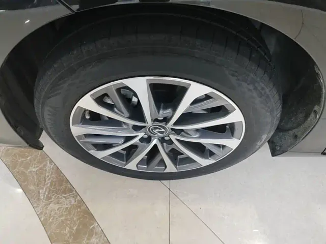 Lexus ES — Фото автомобиля 22