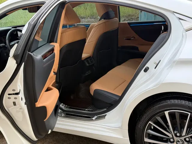 Lexus ES — Фото автомобиля 6