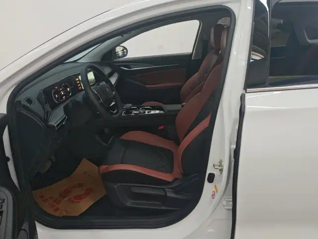 Changan Eado — Фото автомобиля 9