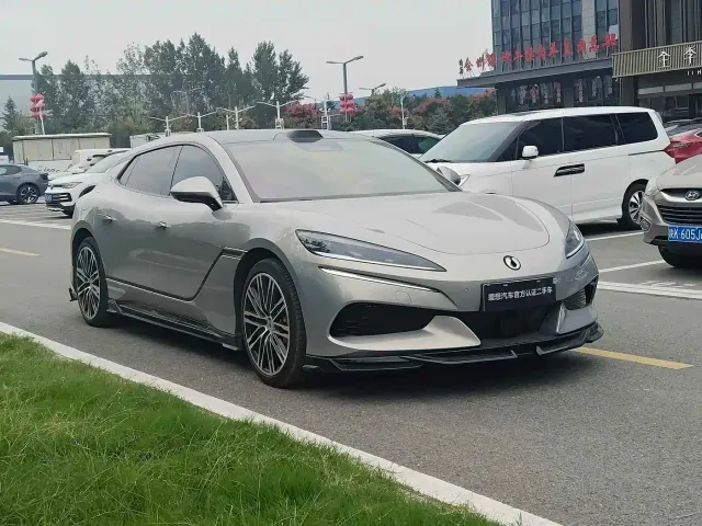 Denza Z9GT — Фото автомобиля 3