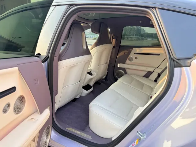 Avatr 06 — Фото автомобиля 10