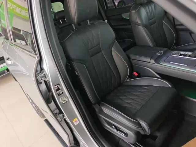 GAC Trumpchi GS8 — Фото автомобиля 24