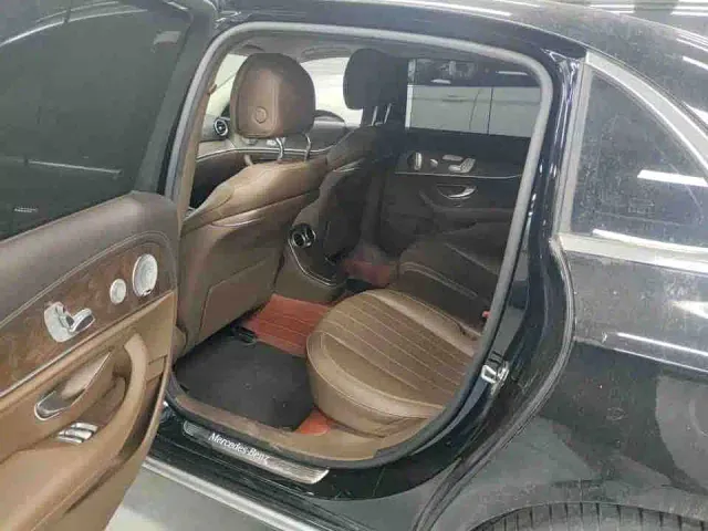 Mercedes-Benz E-Class — Фото автомобиля 5