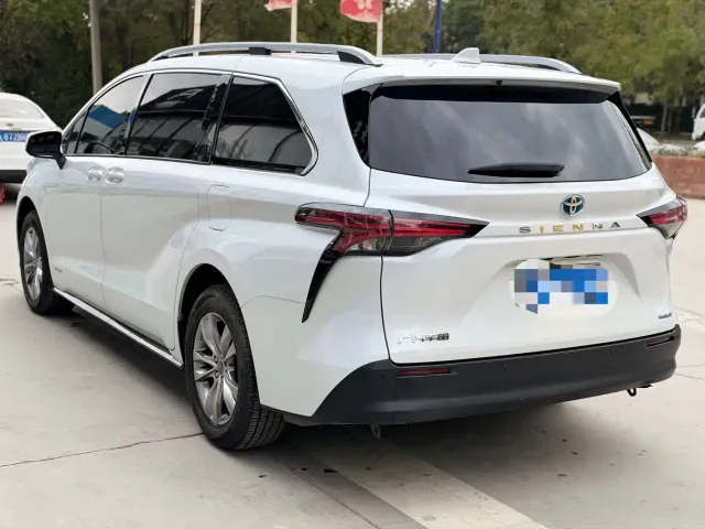 Toyota Sienna — Фото автомобиля 6