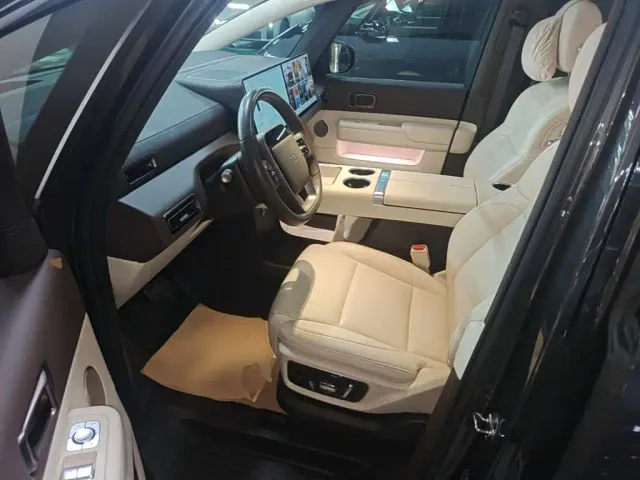 Li Auto MEGA — Фото автомобиля 15