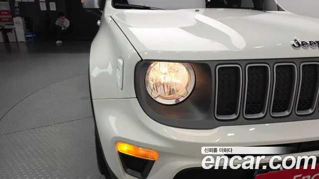 Jeep Renegade — Фото автомобиля 20