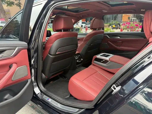 BMW 5 Series — Фото автомобиля 9