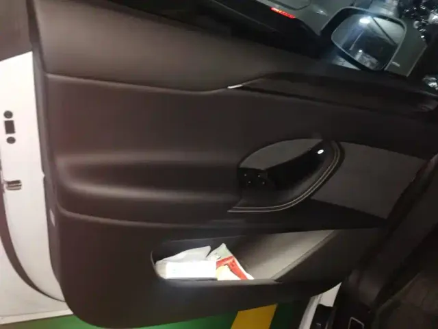 Tesla Model X — Фото автомобиля 7