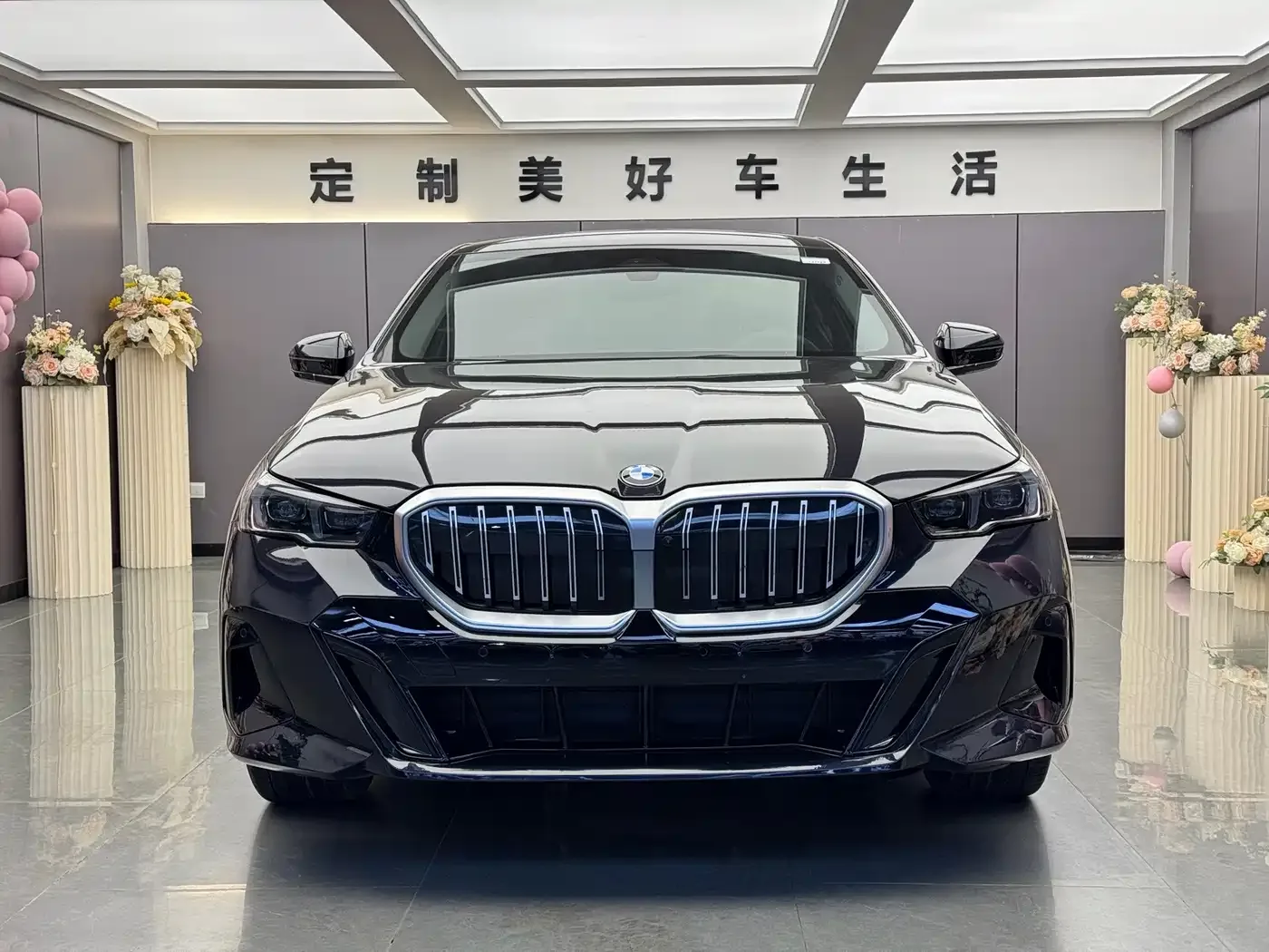 BMW BMW 5 Series 2025 530Li Leading M Sport Package — Фото автомобиля 2