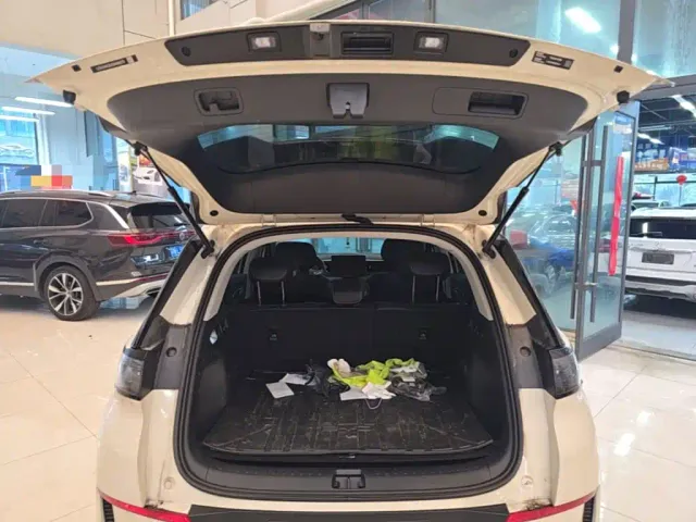 BYD Sealion 05 EV — Фото автомобиля 18