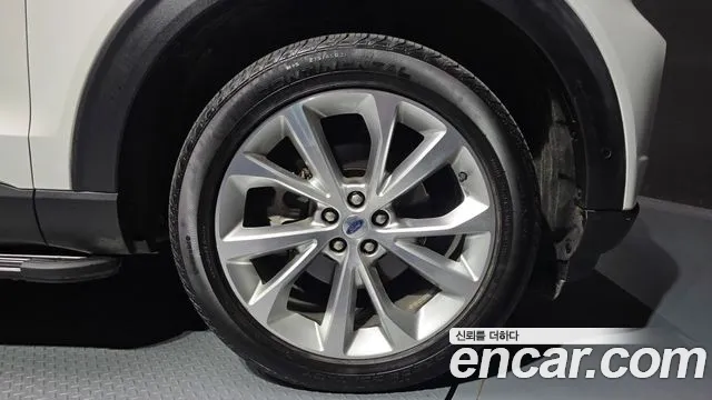 Ford Explorer Explorer 6 поколение 3.0 Platinum 4WD — Фото автомобиля 5