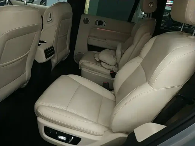 Li Auto L8 — Фото автомобиля 16