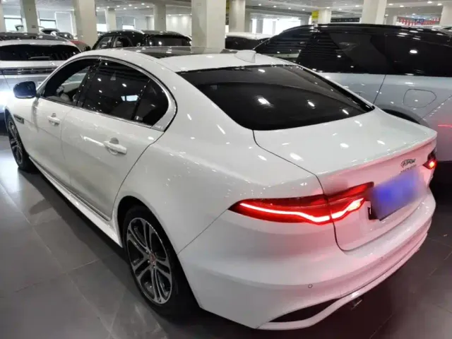 Jaguar XEL — Фото автомобиля 4