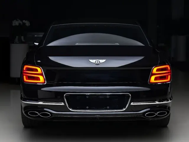 Bentley Flying Spur — Фото автомобиля 14