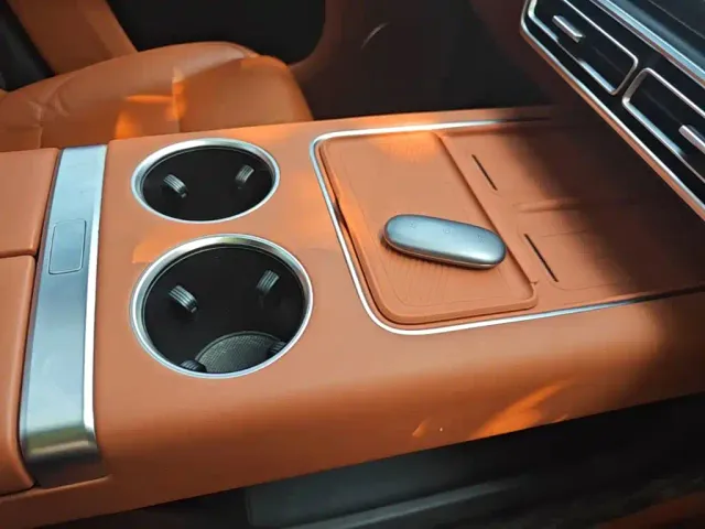 Li Auto L8 — Фото автомобиля 8