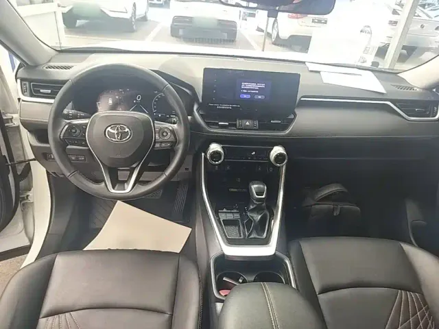 Toyota RAV4 — Фото автомобиля 9